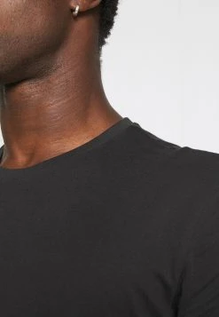 Prix Gelé Pier One 3 PACK - T-shirt basique t-shirts col rond homme -VêtementsElite Boutique 04cd6e61680f434c97b57d78f55241fd