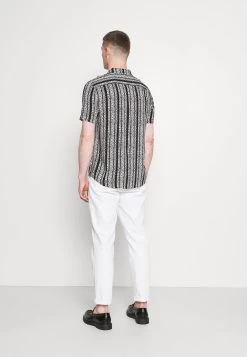 Pier One Chemise 50% Off De Vente chemises col revers homme -VêtementsElite Boutique 06ea09d4382240ed8857e1c9674df009