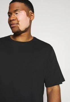 Pier One Prix Favorable 3 PACK - T-shirt basique t-shirts col rond homme -VêtementsElite Boutique 094177a2d5f1498e81eab88ab4eb794f