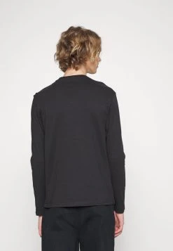 Pier One Prix Gelé 5 PACK - T-shirt à manches longues t-shirts & polos col rond homme 14 Pier One Prix Gelé 5 PACK - T-shirt à manches longues t-shirts & polos col rond homme -VêtementsElite Boutique 0a91b7bd792a4d53bae7268bde5c4de8