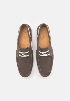 Pier One Vendre-Réclame Chaussures bateau rond homme -VêtementsElite Boutique 0f6fc898e8a84438bf5924677577188e