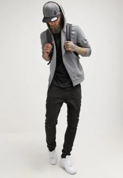 Prix Acceptable Pier One Jean slim jeans haute homme -VêtementsElite Boutique 110ced7bbb2d4b24a8554f83195e2d59