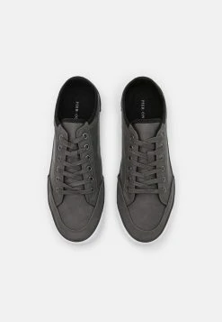 Pier One Prix Acceptable Baskets basses baskets & sneakers rond homme -VêtementsElite Boutique 121b9e5dccd84e7482b811a5f0f11ce0