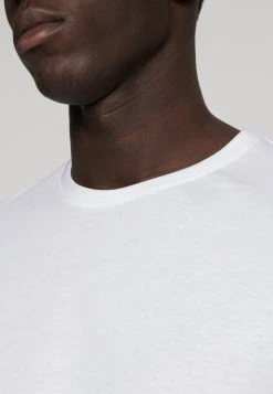 Meilleur Prix Garanti Pier One 3 PACK - T-shirt basique t-shirts col rond homme 25 Meilleur Prix Garanti Pier One 3 PACK - T-shirt basique t-shirts col rond homme -VêtementsElite Boutique 122d0709c72e447f82ad50ef09ab3779