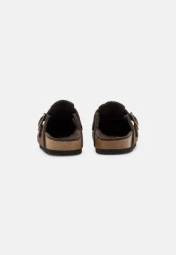 Pier One Plus Bas Prix De Vente UNISEX - Chaussons sandales et tongs rond 12 Pier One Plus Bas Prix De Vente UNISEX - Chaussons sandales et tongs rond -VêtementsElite Boutique 16a7e24171c449128877e78a9626ce81