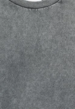 Pier One Haut de pyjama Prix Sacrifiés pyjamas col rond homme -VêtementsElite Boutique 173d1b9834734ba0a1de5cda8693228e