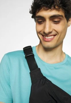 Prix Bradés Pier One 2 PACK - T-shirt basique t-shirts col rond homme -VêtementsElite Boutique 17d8b91c53844a7e96340e9282e2e4b4