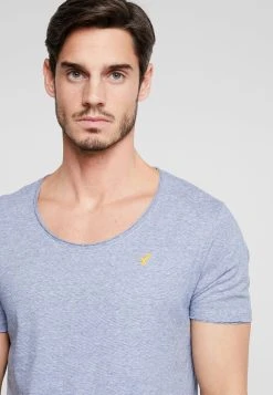 Pier One T-shirt imprimé Prix d’Amis t-shirts encolure large ronde homme -VêtementsElite Boutique 18bbc288384549d19fdf4425f4c08c12
