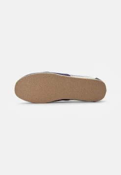Pier One Prix Gelé Espadrilles rond unisex -VêtementsElite Boutique 18e2fb96ec9e44c692d25cb328afbd3d