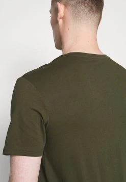 Pier One 2 PACK - T-shirt imprimé Prix Réduit t-shirts col rond homme -VêtementsElite Boutique 1f3163549a724d8088f4eb7a08f57722