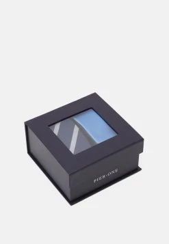 Rabais Pier One 2 PACK - Cravate cravates et accessoires de costume homme homme 11 Rabais Pier One 2 PACK - Cravate cravates et accessoires de costume homme homme -VêtementsElite Boutique 1f769731f15f4d229c237a2af8940388