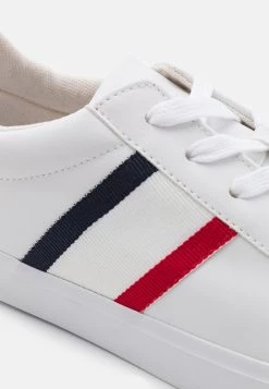 Pier One UNISEX - Baskets basses Première Qualité baskets & sneakers rond -VêtementsElite Boutique 22a7f9375cf647a88ee53c6ee605b389