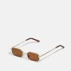 Pier One En Remise UNISEX - Lunettes de soleil rectangulaire -VêtementsElite Boutique 25ec333a8a404192be7637dfc4cbcb25