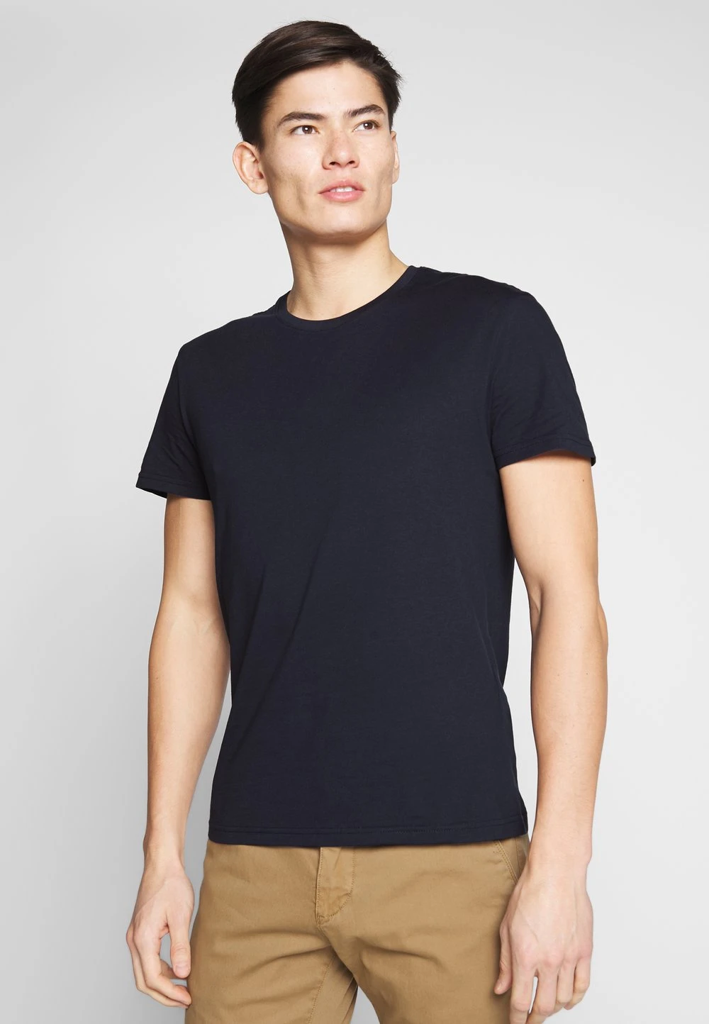 Pier One 2 PACK - T-shirt basique Prix Distinctifs t-shirts col rond homme 5 Pier One 2 PACK - T-shirt basique Prix Distinctifs t-shirts col rond homme – Image 3