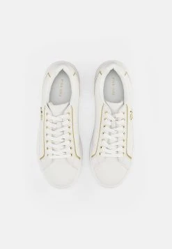 Pier One Baskets basses Vendre baskets & sneakers rond unisex -VêtementsElite Boutique 2b6e8904e99d446c8c45e4a5d29d9271