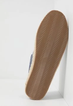 Pier One 50% Off De Vente UNISEX - Espadrilles chaussures basses rond -VêtementsElite Boutique 2cae18c64fec4d4fb91bef2a1cf6da8e