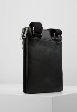 Qualité Supérieure Pier One Sac bandoulière sacs fermeture éclair homme -VêtementsElite Boutique 2d07f1260c1248cb837089185f705d02