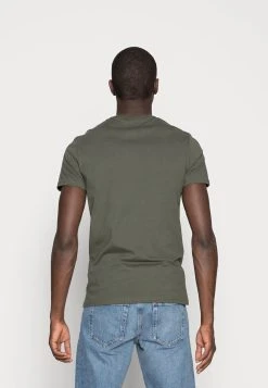 Prix Préférentiel Pier One 3 PACK - T-shirt basique t-shirts col rond homme 21 Prix Préférentiel Pier One 3 PACK - T-shirt basique t-shirts col rond homme -VêtementsElite Boutique 302b28ae9cfb4ba48ebdbc5d108d4998