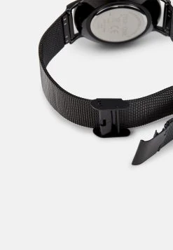 Promos Pier One Montre montres et bijoux couleur unie homme 9 Promos Pier One Montre montres et bijoux couleur unie homme -VêtementsElite Boutique 31bca8e00d084362b3f6bd56b4a0bf36