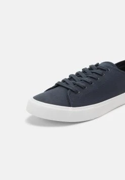 Pier One UNISEX - Baskets basses Produit de première qualité baskets & sneakers rond -VêtementsElite Boutique 31f298ca0f7a4caeba300b1a89828805