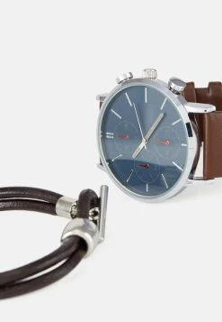 Prix Sacrifiés Pier One SET - Montre montres et bijoux boucle ardillon homme 16 Prix Sacrifiés Pier One SET - Montre montres et bijoux boucle ardillon homme -VêtementsElite Boutique 328b9888b2174c7e8e11835c02c3bdbe