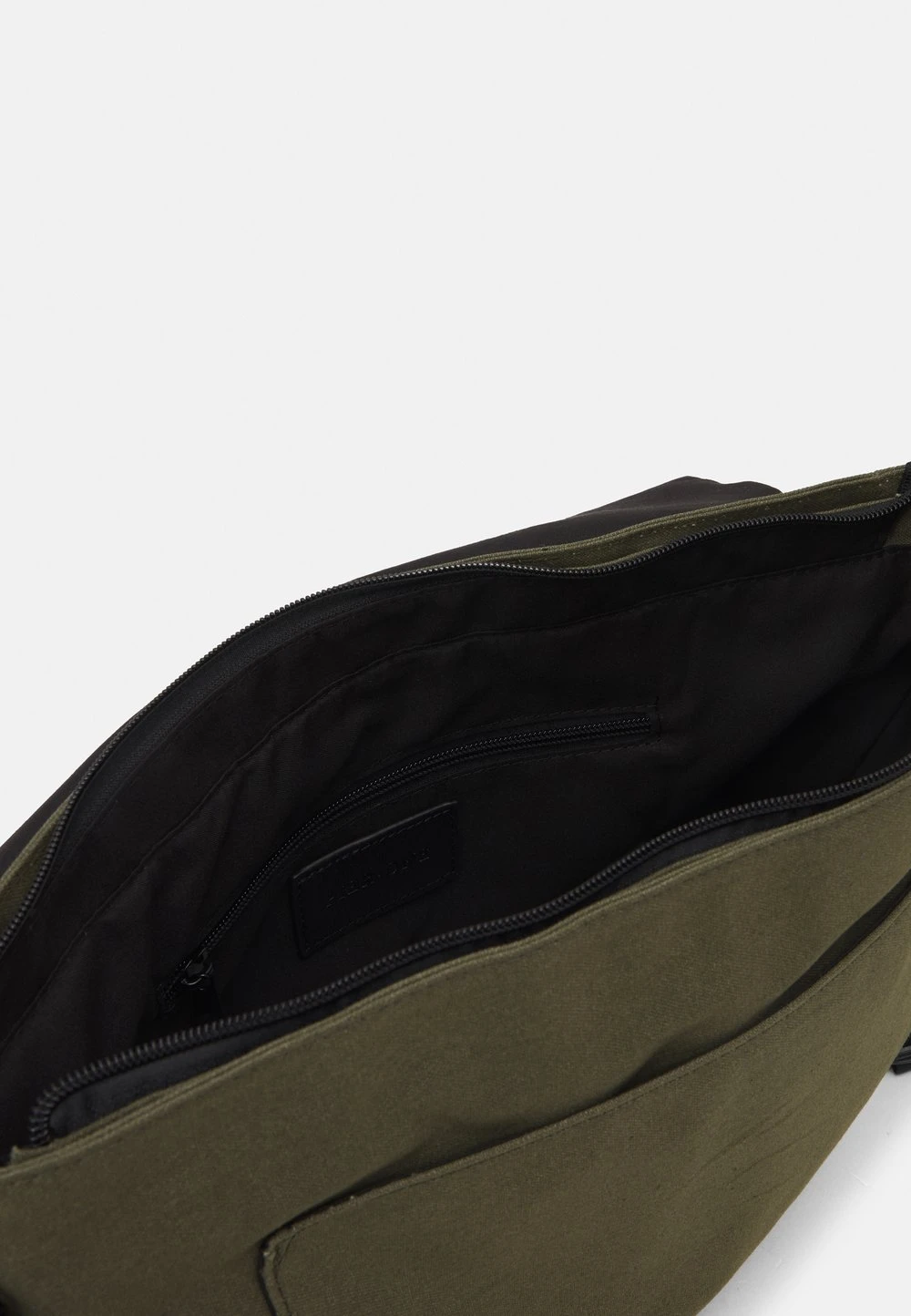 Pier One Prix Incroyables Sac bandoulière sacs compartiment pour téléphone portable homme 5 Pier One Prix Incroyables Sac bandoulière sacs compartiment pour téléphone portable homme – Image 3