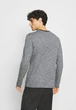 Prix Incroyables Pier One T-shirt à manches longues t-shirts col rond homme -VêtementsElite Boutique 353da4f694d04a2cb270390c977f7b36