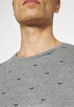 Pier One T-shirt imprimé Prix Allégé t-shirts col rond homme -VêtementsElite Boutique 357d2b4763f147f49bd89379c32e8d23