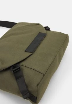 Pier One Prix Incroyables Sac bandoulière sacs compartiment pour téléphone portable homme 9 Pier One Prix Incroyables Sac bandoulière sacs compartiment pour téléphone portable homme -VêtementsElite Boutique 3c1824b932c94a56a72a64ab013674e7