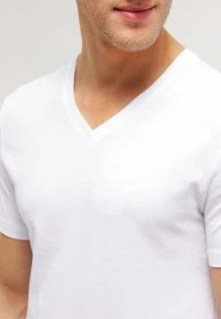 Pier One Prix Compétitif 2 PACK - T-shirt basique t-shirts col en v profond homme 14 Pier One Prix Compétitif 2 PACK - T-shirt basique t-shirts col en v profond homme -VêtementsElite Boutique 3d5015223ce5444ba04d1399d153510c