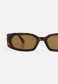 Pier One Prix Jamais Vus Lunettes de soleil rectangulaire homme -VêtementsElite Boutique 3ec6e4eb30b148838ae4d235083bf567