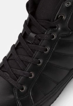 Pier One Baskets montantes Prix Sacrifiés baskets & sneakers rond unisex -VêtementsElite Boutique 42d690cc6c4c4a6a93c2d9e319b71204