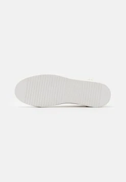 Prix Gelé Pier One UNISEX - Baskets montantes sneakers rond -VêtementsElite Boutique 42e1ac3fa3b34888937a24d1abd2555a