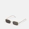 Prix Raisonnable Pier One UNISEX - Lunettes de soleil rectangulaire 2 Prix Raisonnable Pier One UNISEX - Lunettes de soleil rectangulaire -VêtementsElite Boutique 43323589a1bb4e62aab7449e102cad80