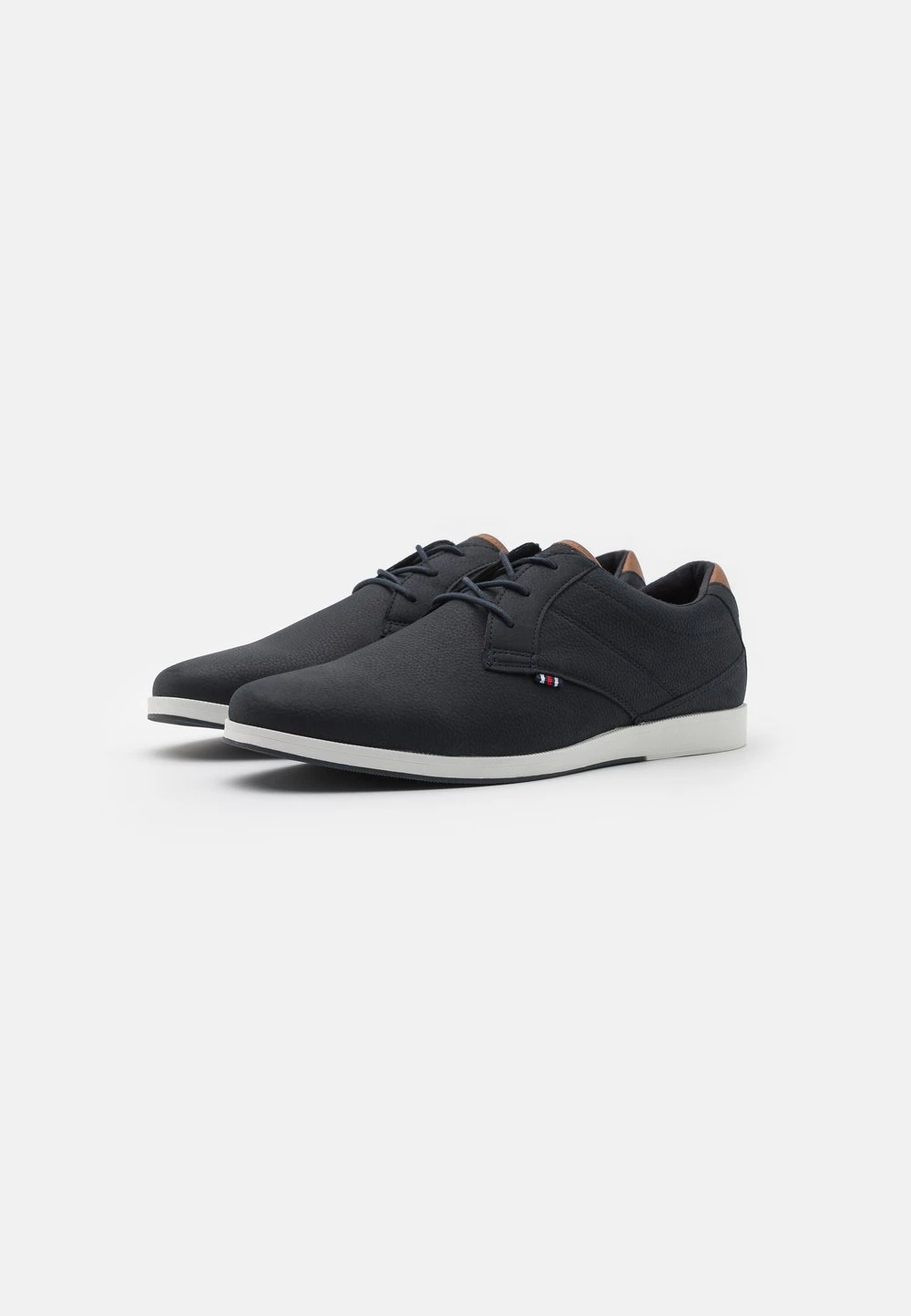 Réduction Pier One Chaussures à lacets derbies, richelieus & chaussures bateau rond homme 4 Réduction Pier One Chaussures à lacets derbies, richelieus & chaussures bateau rond homme – Image 2