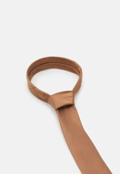 Pier One Soldes SET - Mouchoir de poche pochettes de costume couleur unie homme -VêtementsElite Boutique 47e24fb2ec594c03992baccd33929276