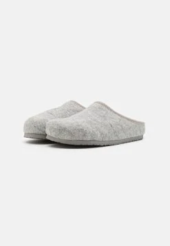 Qualité Garantie Pier One UNISEX - Chaussons rond homme -VêtementsElite Boutique 4b767d83934941098e4d0804372d1860
