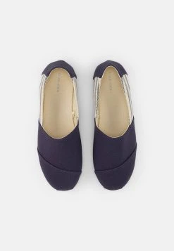 Pier One Prix Gelé Espadrilles rond unisex -VêtementsElite Boutique 4e5560f049424e7ea116adcf142973ac