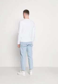 Pier One 5 PACK - T-shirt à manches longues Prix Exclusifs t-shirts col rond homme -VêtementsElite Boutique 501e285d599547fa8b3d97a7168757c4