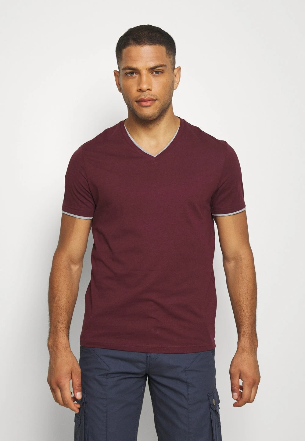 Pier One Prix Allégé T-shirt basique t-shirts & polos col en v homme 3 Pier One Prix Allégé T-shirt basique t-shirts & polos col en v homme