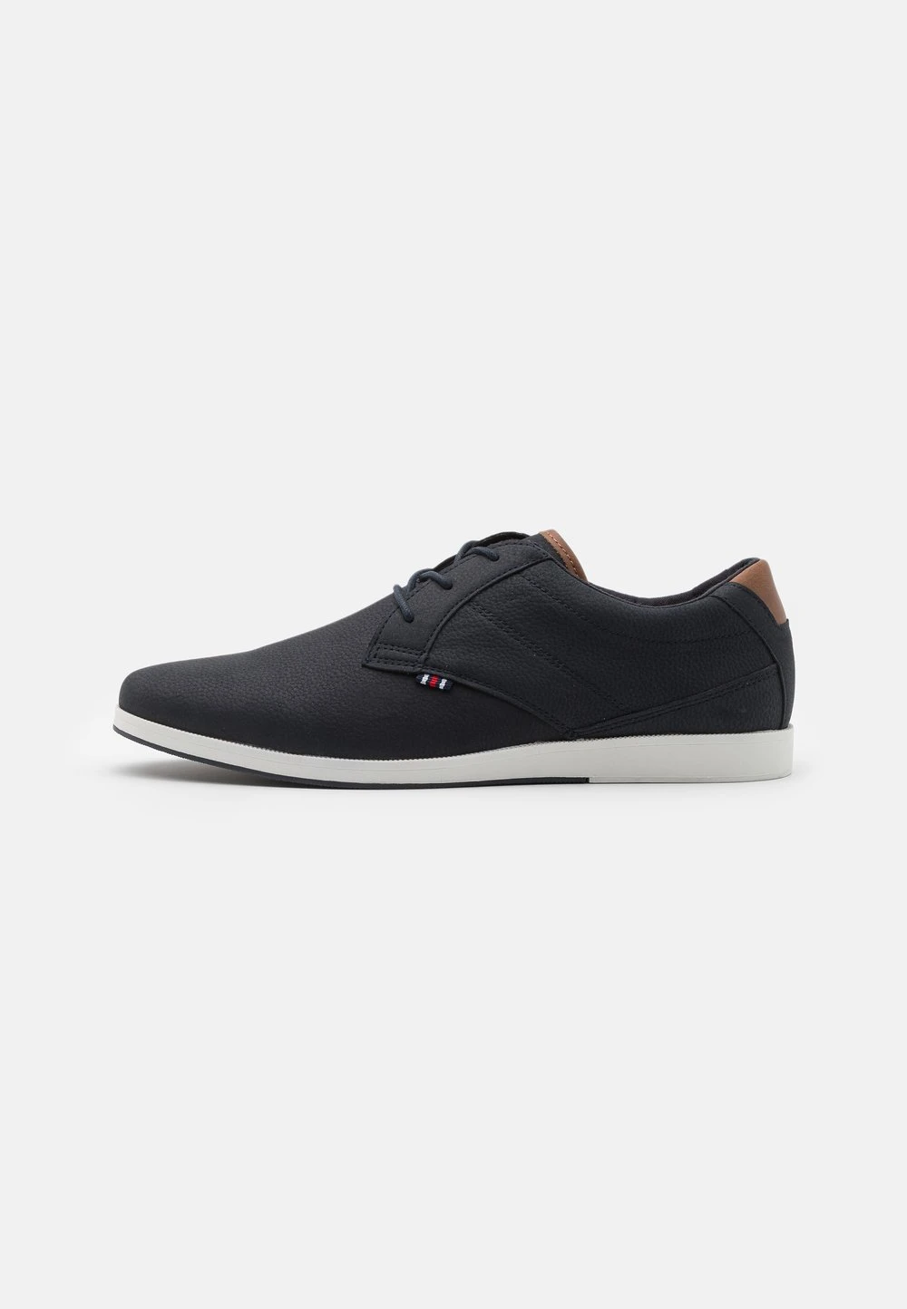 Réduction Pier One Chaussures à lacets derbies, richelieus & chaussures bateau rond homme 3 Réduction Pier One Chaussures à lacets derbies, richelieus & chaussures bateau rond homme