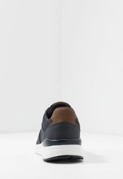 Pier One Baskets basses Assurance De l’Authenticité sneakers rond homme -VêtementsElite Boutique 55421ce6acfa4576818878fafc3c1e5c