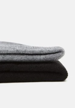 Pier One 2 PACK UNISEX - Bonnet Prix Gelé casquettes, bonnets et chapeaux couleur unie -VêtementsElite Boutique 55a5598cc548418184d9aad0f4362f9a