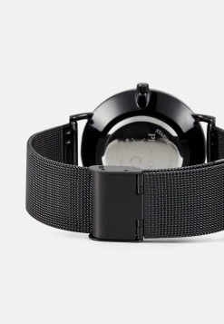 Promos Pier One Montre montres et bijoux couleur unie homme 8 Promos Pier One Montre montres et bijoux couleur unie homme -VêtementsElite Boutique 55f3e62e0eb04a4b82f1b9f7037271a1