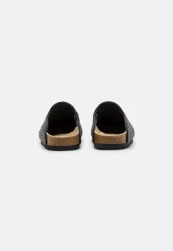 Prix Dynamité Pier One UNISEX - Chaussons sandales et tongs rond -VêtementsElite Boutique 5bcb03bab5084b6a8f9efffa79bd36cc