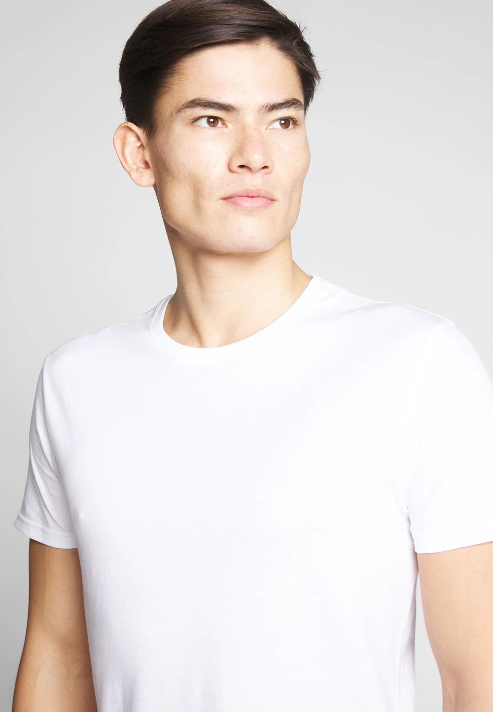 Pier One 2 PACK - T-shirt basique Prix Distinctifs t-shirts col rond homme 7 Pier One 2 PACK - T-shirt basique Prix Distinctifs t-shirts col rond homme – Image 5