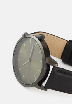 Pier One Prix Exclusifs Montre montres et bijoux boucle ardillon homme -VêtementsElite Boutique 5dca28beacba46b7bc086223cbe28ef2