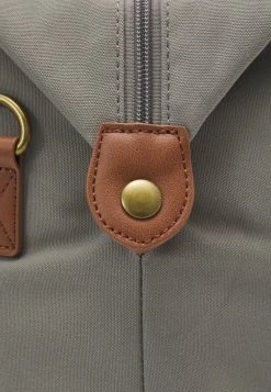 Pier One UNISEX - Sac week-end Vendre-Réclame sacs de voyage et valises fermeture éclair -VêtementsElite Boutique 6189858936384fe7afe234307799bd62