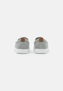 Pier One Prix Équitable UNISEX - Baskets basses mocassins et loafers rond 12 Pier One Prix Équitable UNISEX - Baskets basses mocassins et loafers rond -VêtementsElite Boutique 61ed4a6774a44fbabf413987bd439ccd