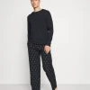 Pier One Pyjama Prix Légers pyjamas normale homme -VêtementsElite Boutique 623bad9ba1d2428596c71b43b6d1045b